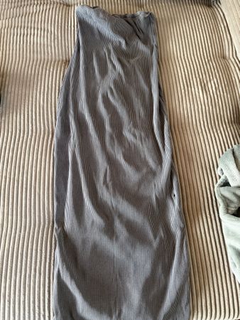 Kleid schulterfrei von Bershka in Grösse S neuwertig