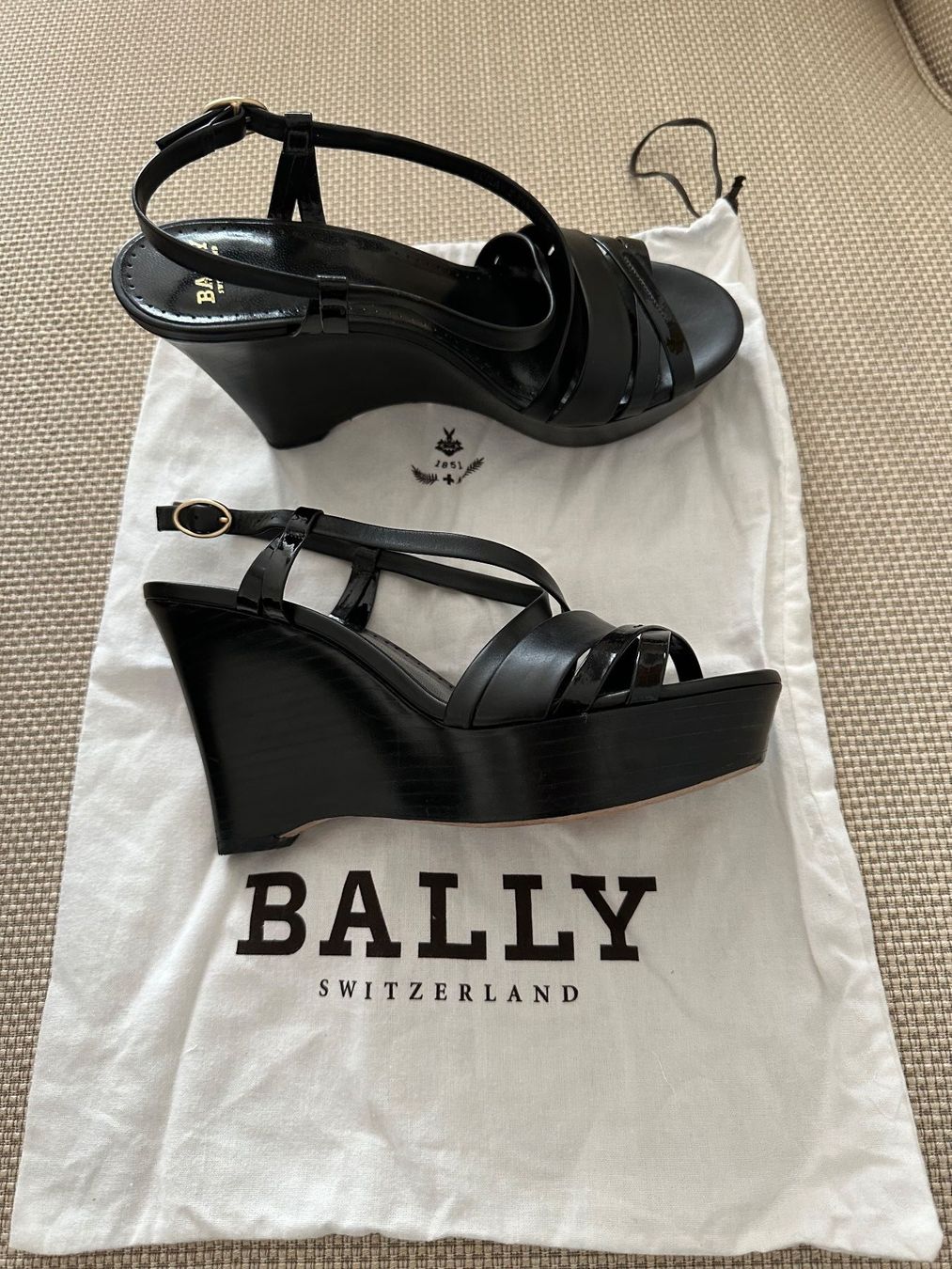 Bally Scarpe da donna: Bally schwarz Plateauschuhe – Usato da Kuesnacht ZH venduto da Lacatitus