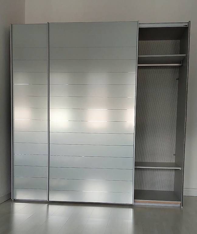 Armadi: Schrank – Usato da Zürich venduto da ragmann 2