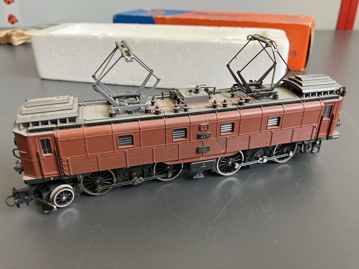 Roco Modellini di ferrovie: Roco H0 Lokomotive mit OV – Usato da Aarburg venduto da Wendepunkt_Fundgrube 3