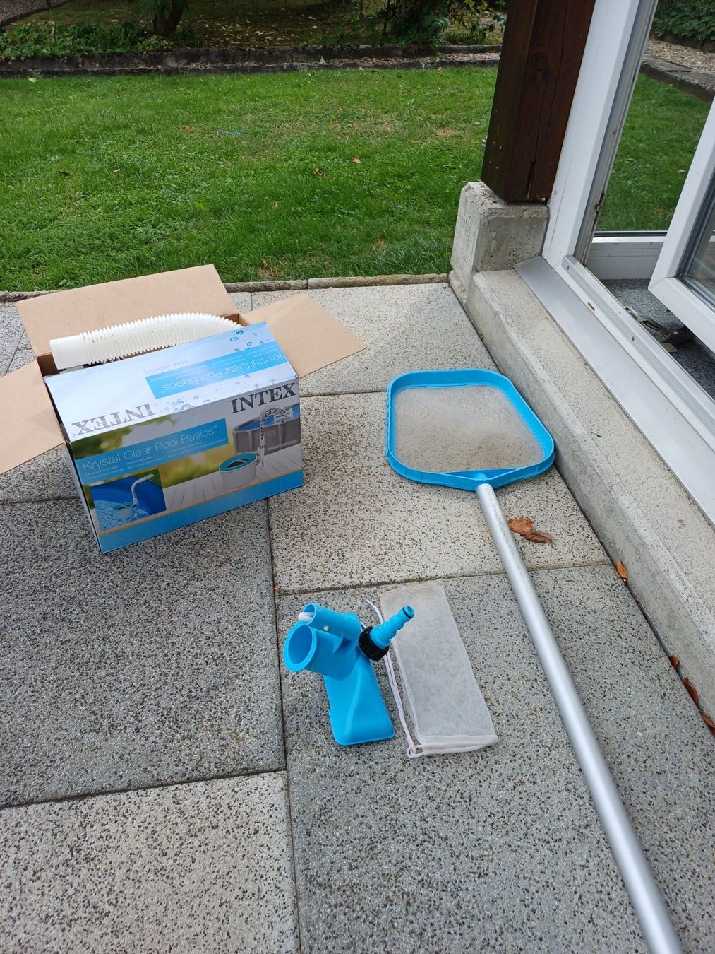 Intex Piscine: Intex Poolreinigungsset und/oder Skimmer gebraucht – Usato da Spiez venduto da zturieowpq