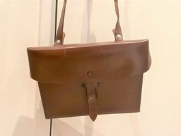LeDeRtAsche  MiLitäR