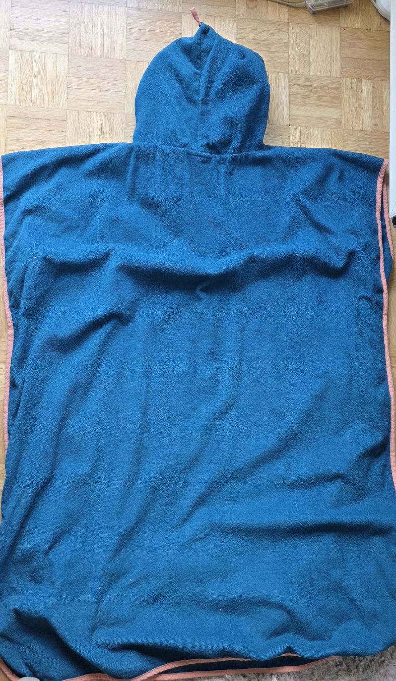 Decathlon Peignoirs: Cabine de plage / linge de plage – D'occasion à Yverdon-les-Bains par van_dq65 8
