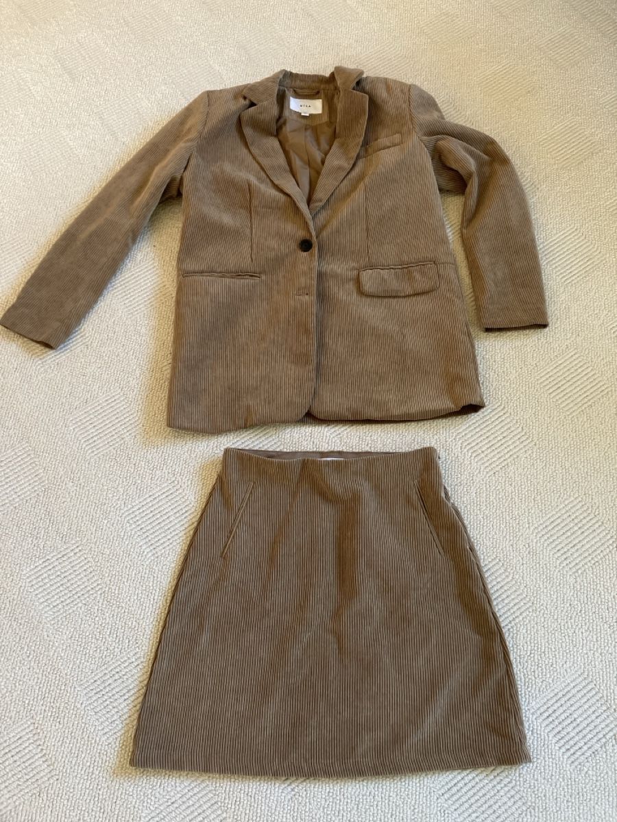 Lotti di vestiti: Rock und Blazer, Gr38 Cord – Usato da Weissbad venduto da Praxedis_P51