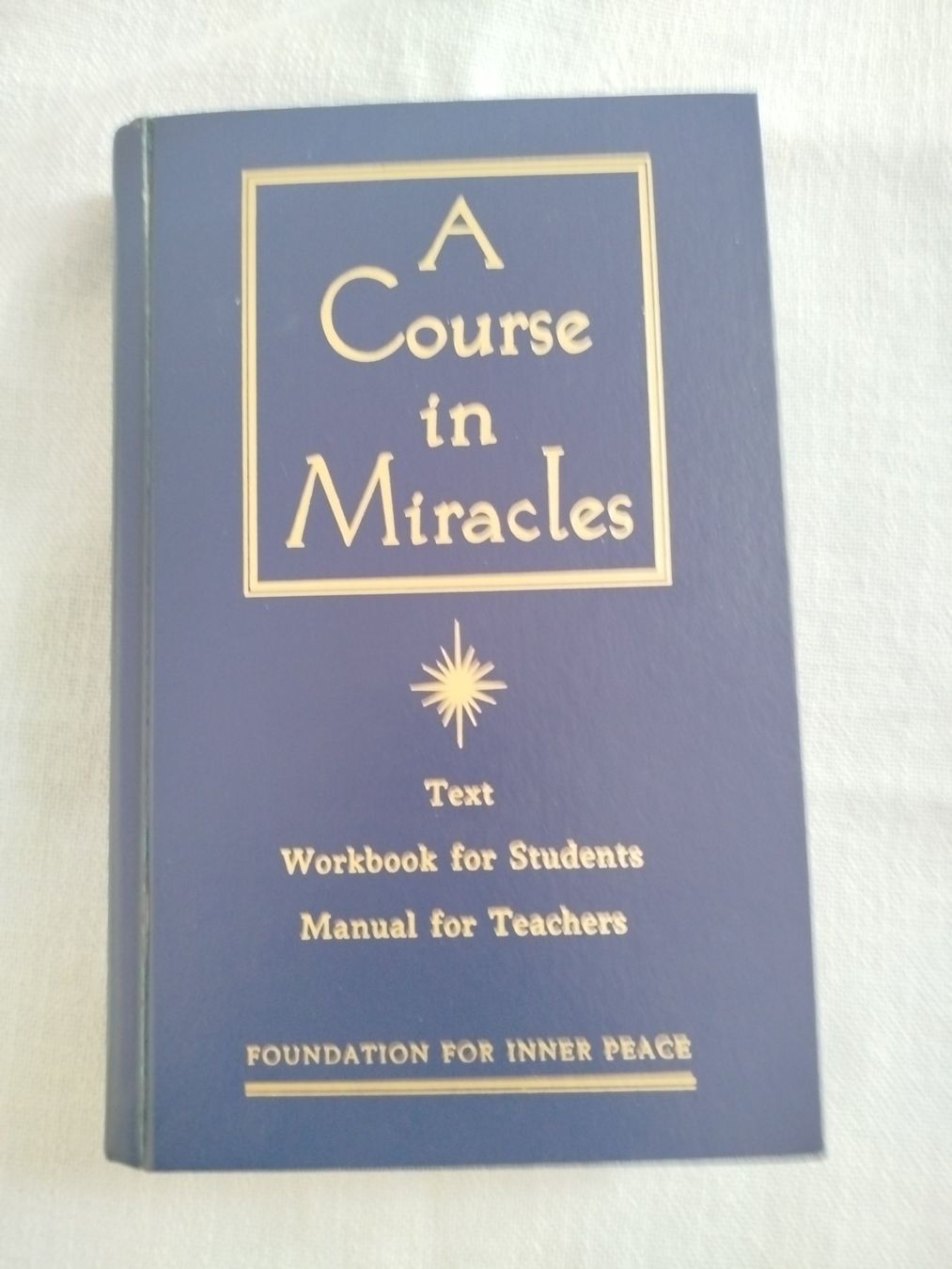 Libri: A Course in Miracles – Usato da Derendingen venduto da Rigatoni01
