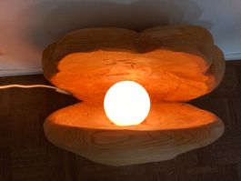 MUSCHELFÖRMIGE  LAMPE  HOLZ  HANDGESCHNITZT