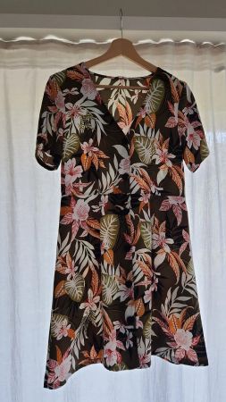 Sommerliches Blümchenkleid, perfekt für warme Tage!