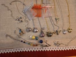 Schmuck Set Ketten Anhänger Ohrringe diverse Motive neu