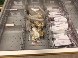 Posten mit Inhalt aus 20 Schubladen (Lot 334) 8108 Dällikon