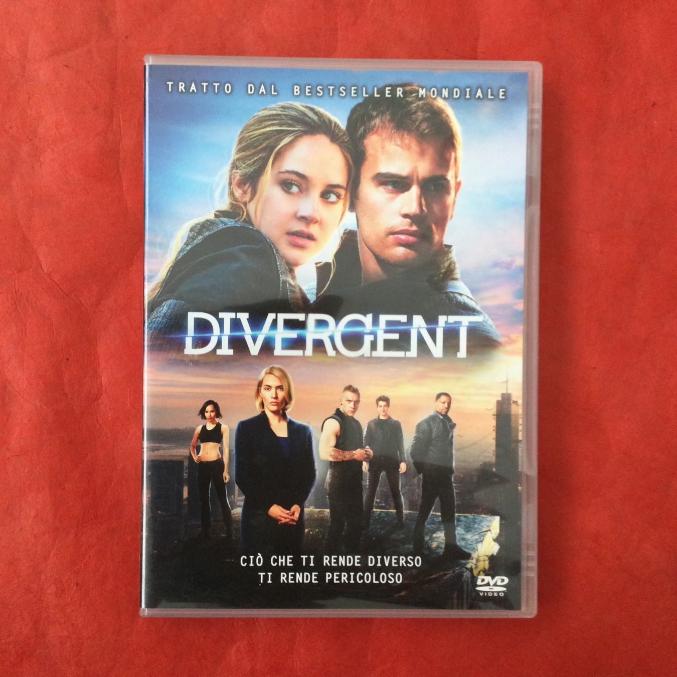 Tutti i DVDs: DVD Divergent. Neil Burger. – Usato da S. Pietro venduto da bro_jjl9
