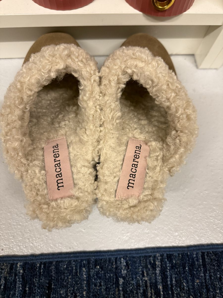 Scarpe per ragazze: Macarena shearling clogs, size 38, slip-on fall shoes – Usato da Meggen venduto da Hublot2009 3