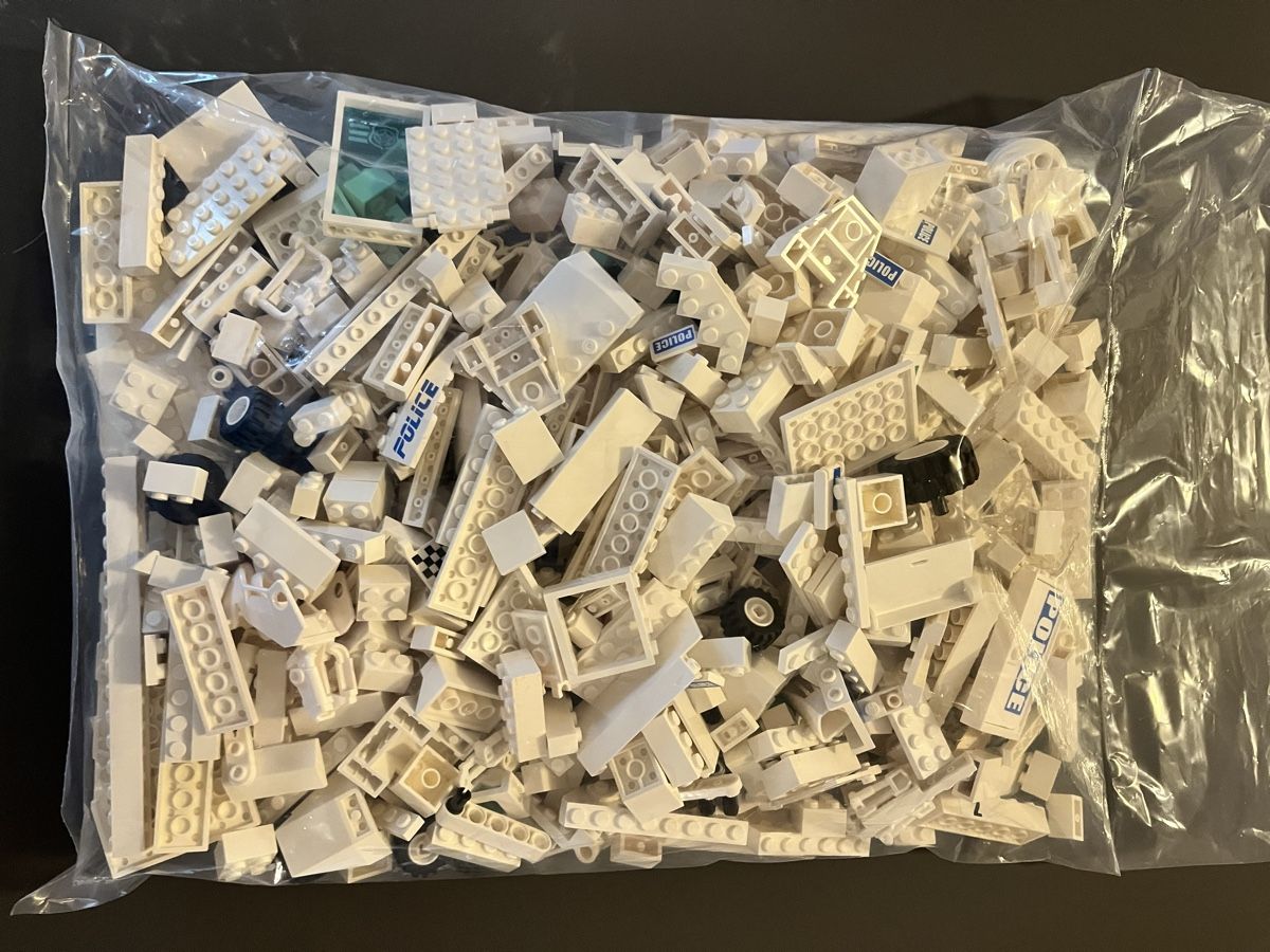 Lego Spielzeuge: 1Kg weisse Legos – Gebraucht aus Schaffhausen von vonallmenN