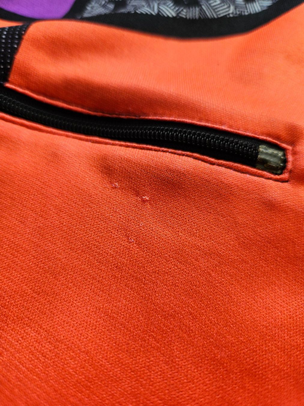 Leibchen & Hosen: Radtrikot Blacky vintage Grösse XL Velo Fahrrad Trikot – Gebraucht aus Hägglingen von United-Village-Trade 7