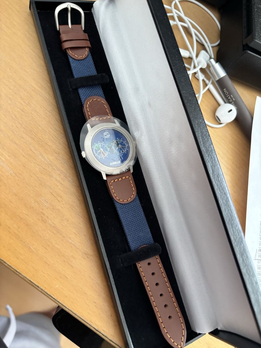 Montres: Armbanduhr Airbus – Neuf avec emballage d'origine à Russikon par Andres8 4