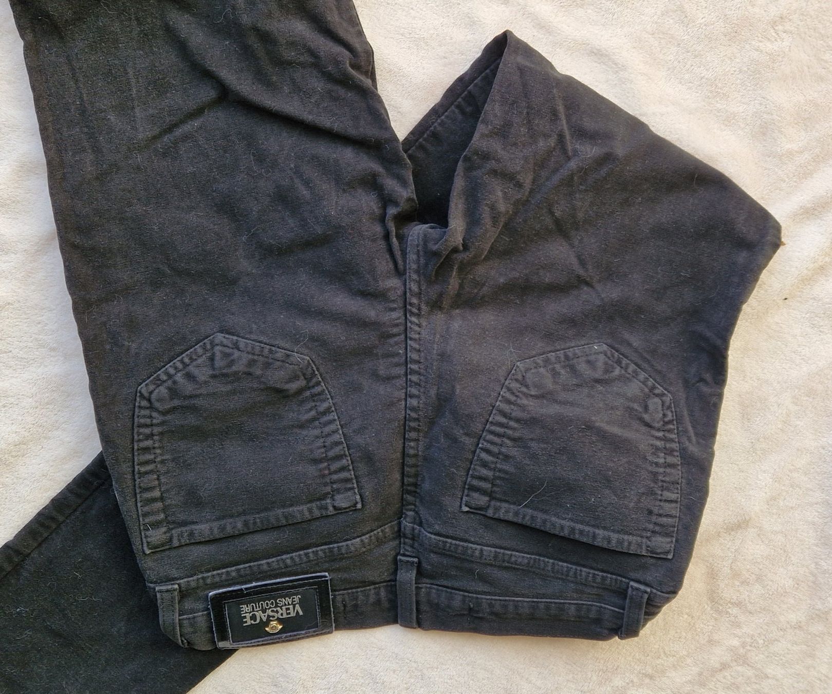 Versace Pantaloni: pantalon Versace 27/41 velours fin – Usato da Epalinges venduto da Ozili 3