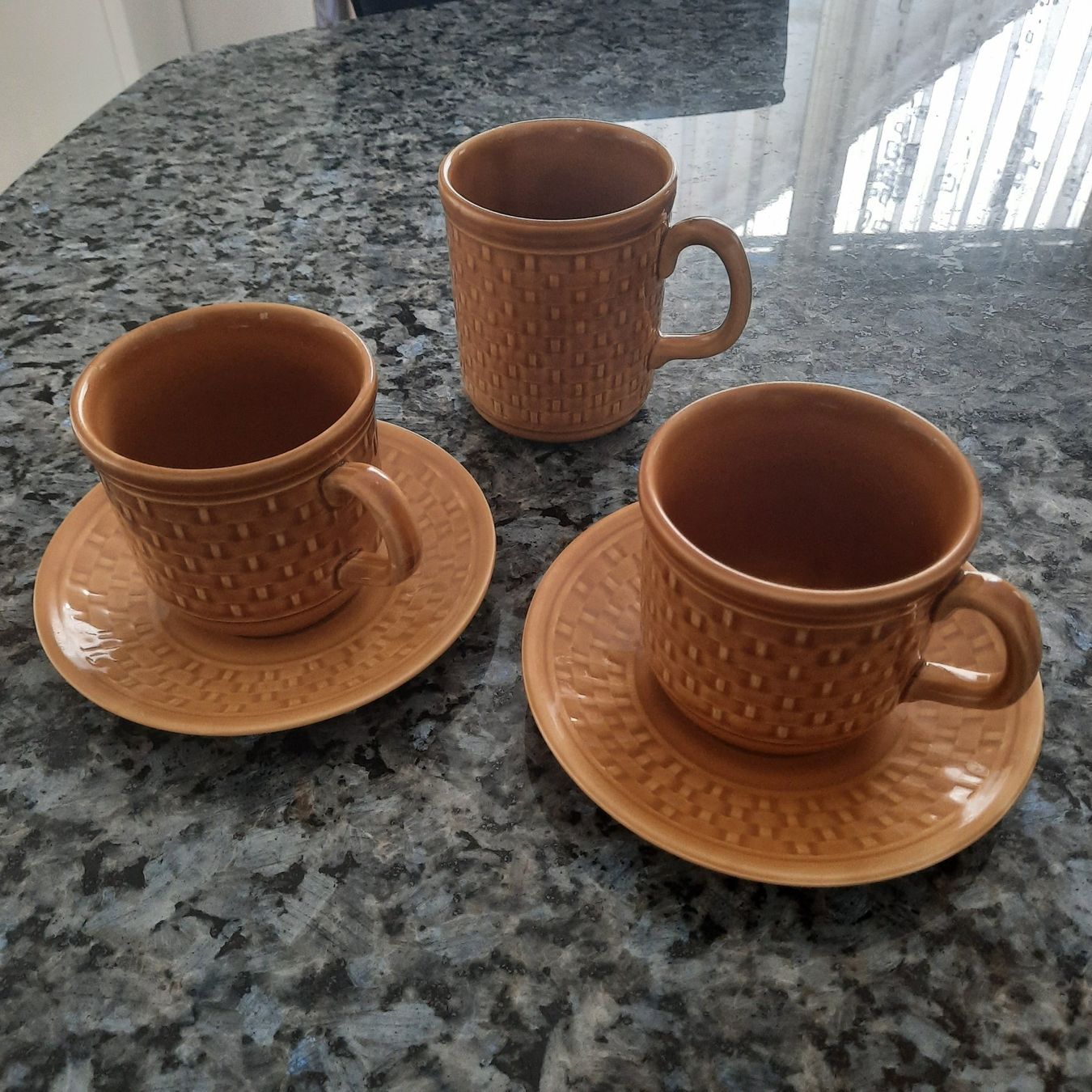Tazze: 2 Tassen mit Unterteller + 1 grosse Tasse – Usato da Möhlin venduto da alexandra43
