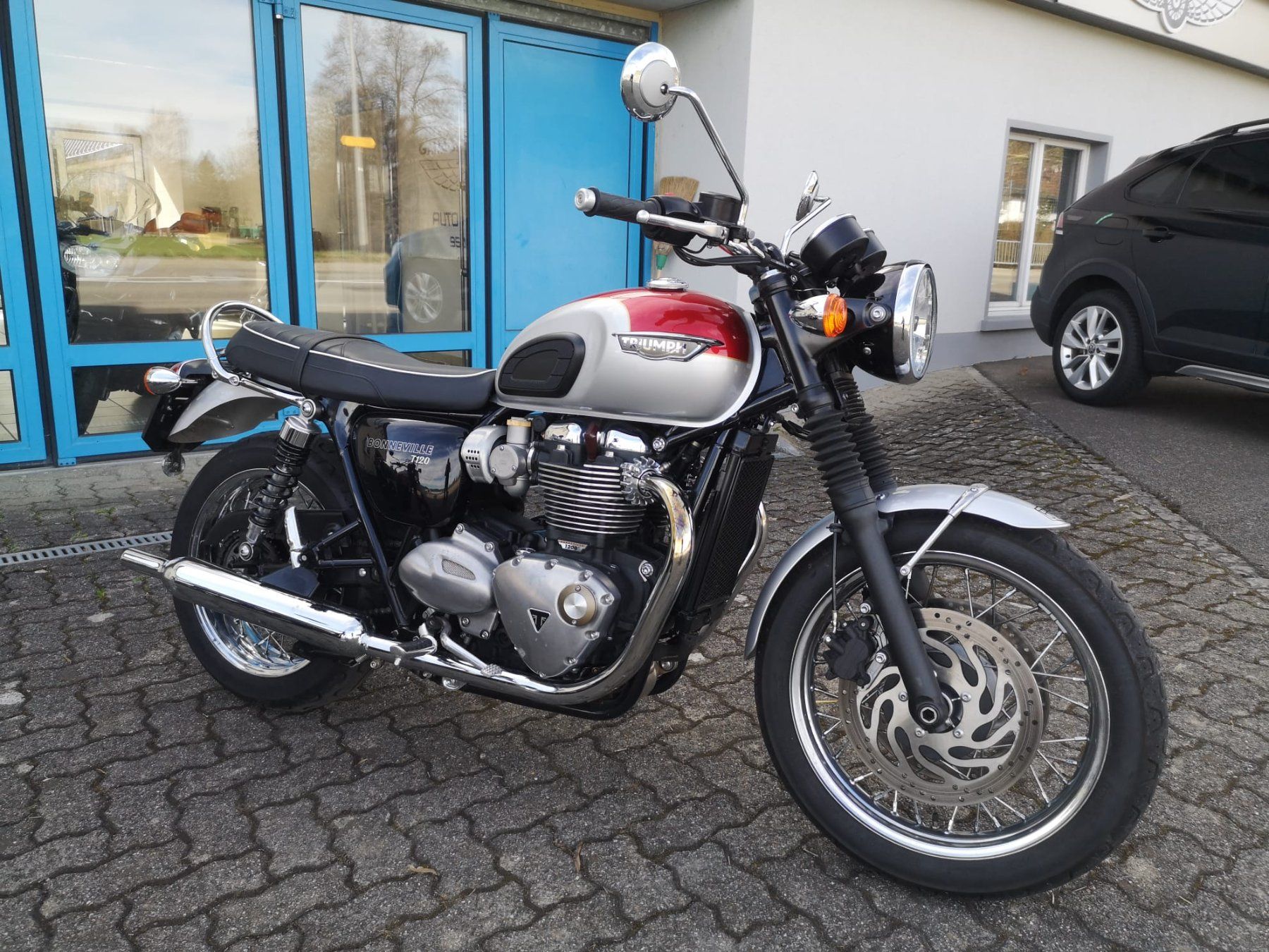 Triumph Strasse: Triumph Bonnewille 1200 T120  3280km 80PS – Gebraucht aus Lommis von twospark