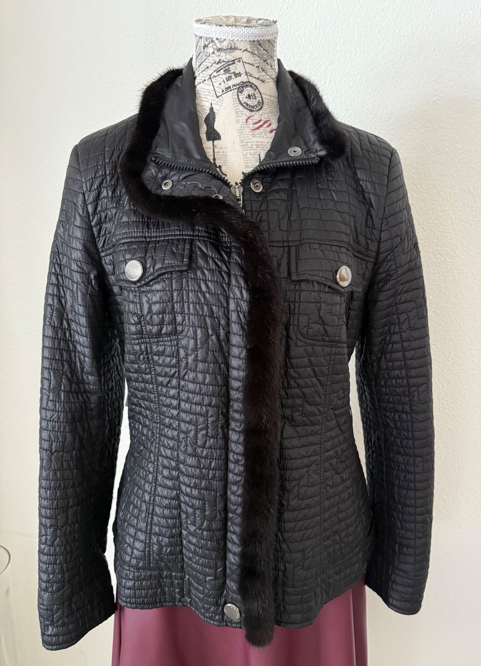 Airfield Giacche: Airfeld Jacke mit echtem Pelz Grosse 38 – Usato da Alpnach Dorf venduto da ljusja 3