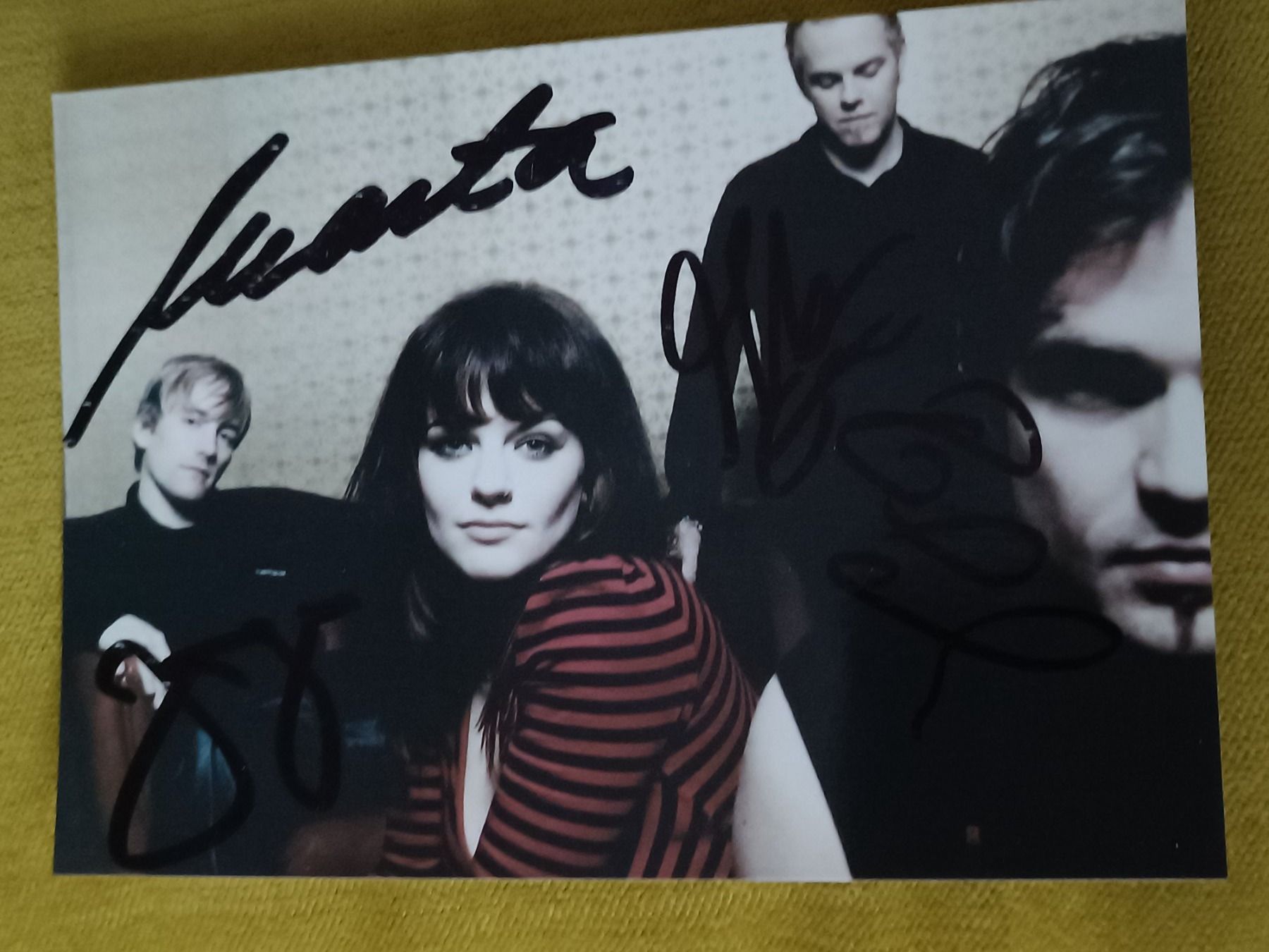 Autografi: Die Happy - handsignierte Autogrammkarte – Usato da Menziken venduto da Artographs