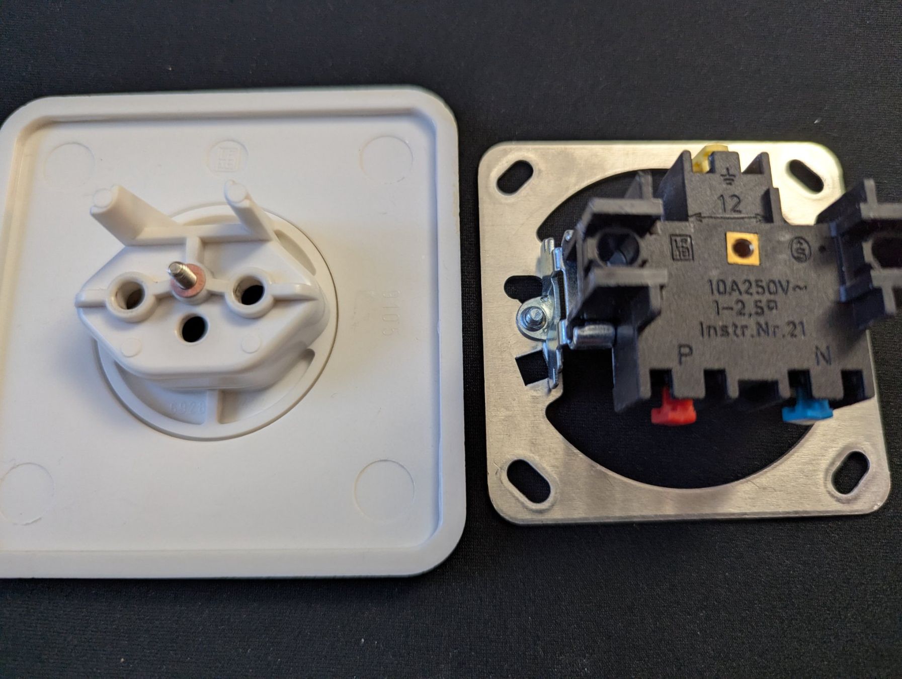 ABB Stecker: LFB (ABB) T13 UP-Steckdose – Gebraucht aus Basel von kozy.li 2