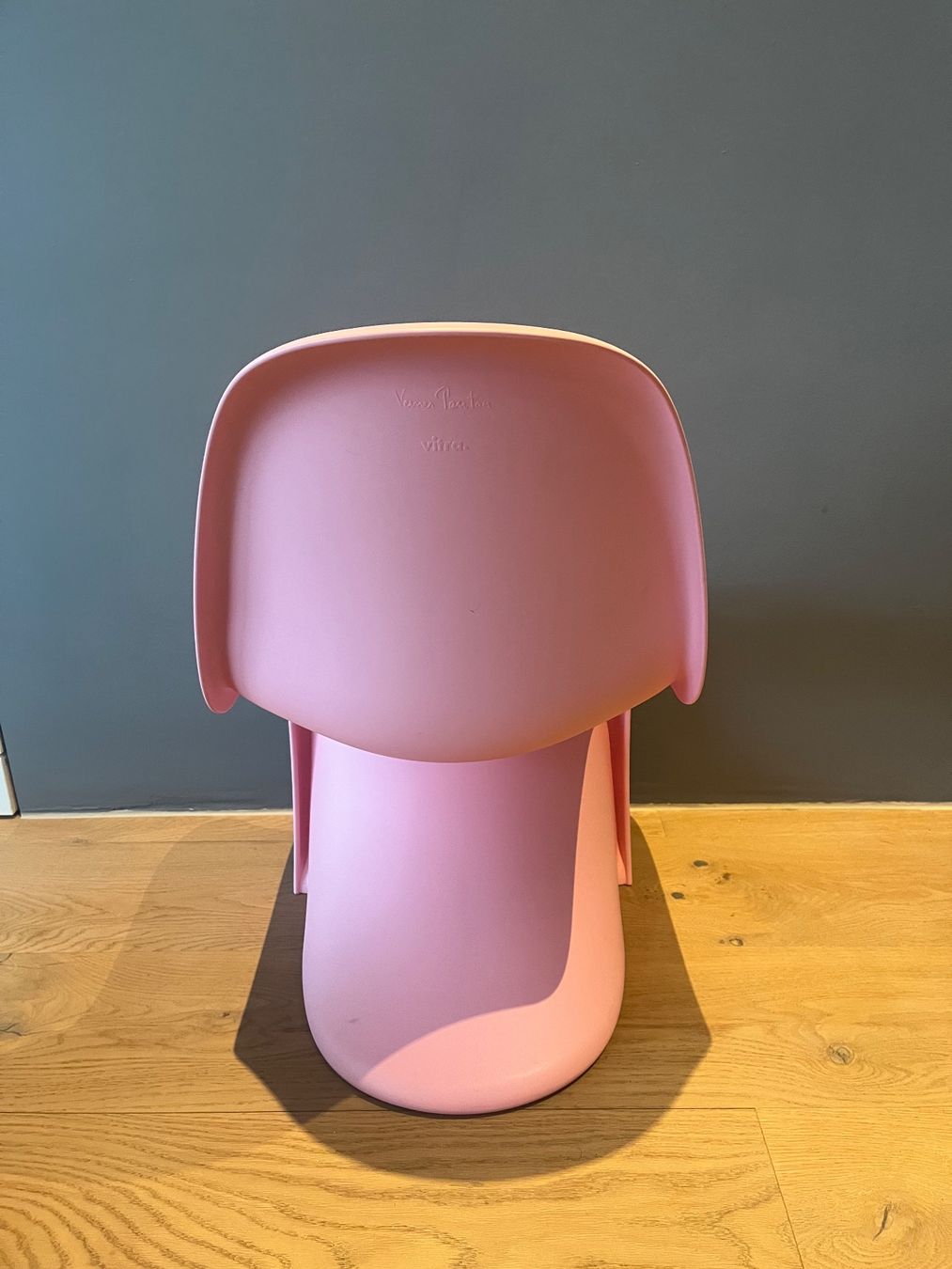 Vitra Stühle: Vitra Verner Panton Kinderstuhl rosa – Gebraucht aus Windisch von  2