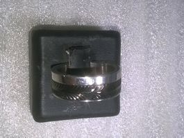 RING EDELSTHAL SILBER FARBE MIT SCHWARZ GEMACHT