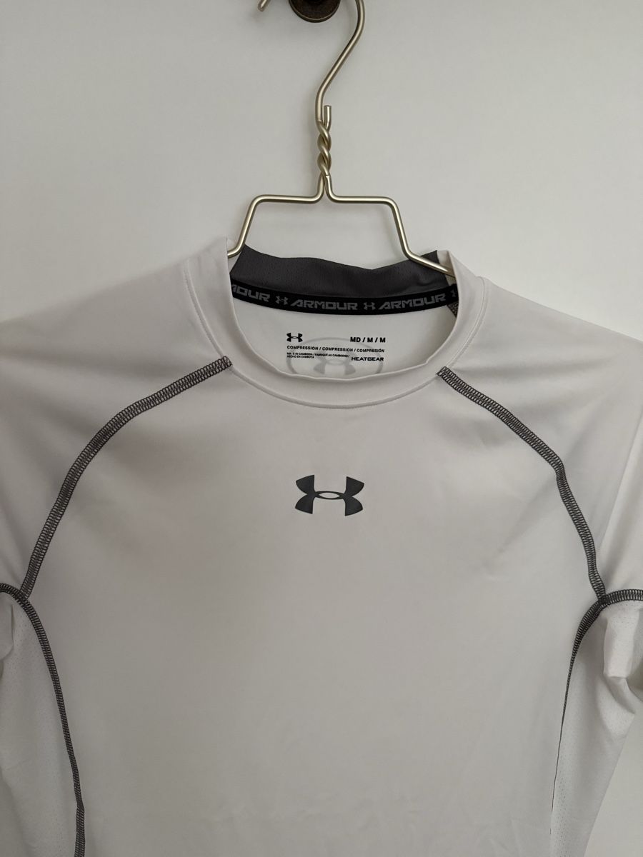 Under Armour T-shirt: Under Armour compression shirt in excellent condition – Nuovo (secondo la descrizione) da Zürich venduto da eve_m2gr 1