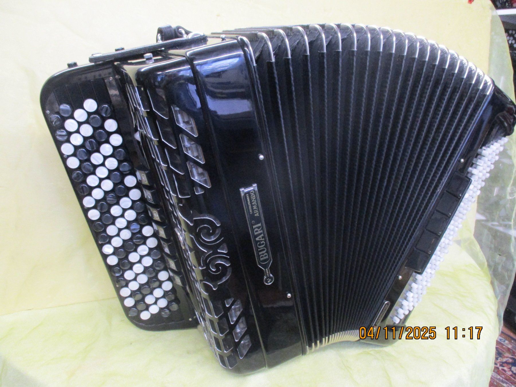 Strumenti musicali: Akkordeon Bugari 320 J/C Converter – Usato da Jegenstorf venduto da Oktavio 3