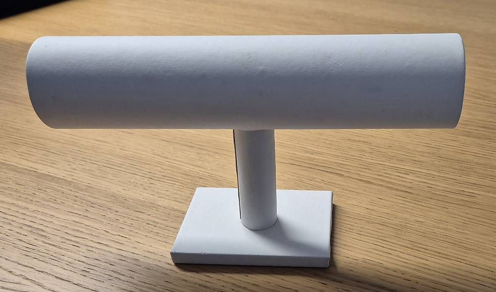 Schmuckkästen: Armbandständer weiss (harter Karton) – Gebraucht aus Menzingen von bostit69