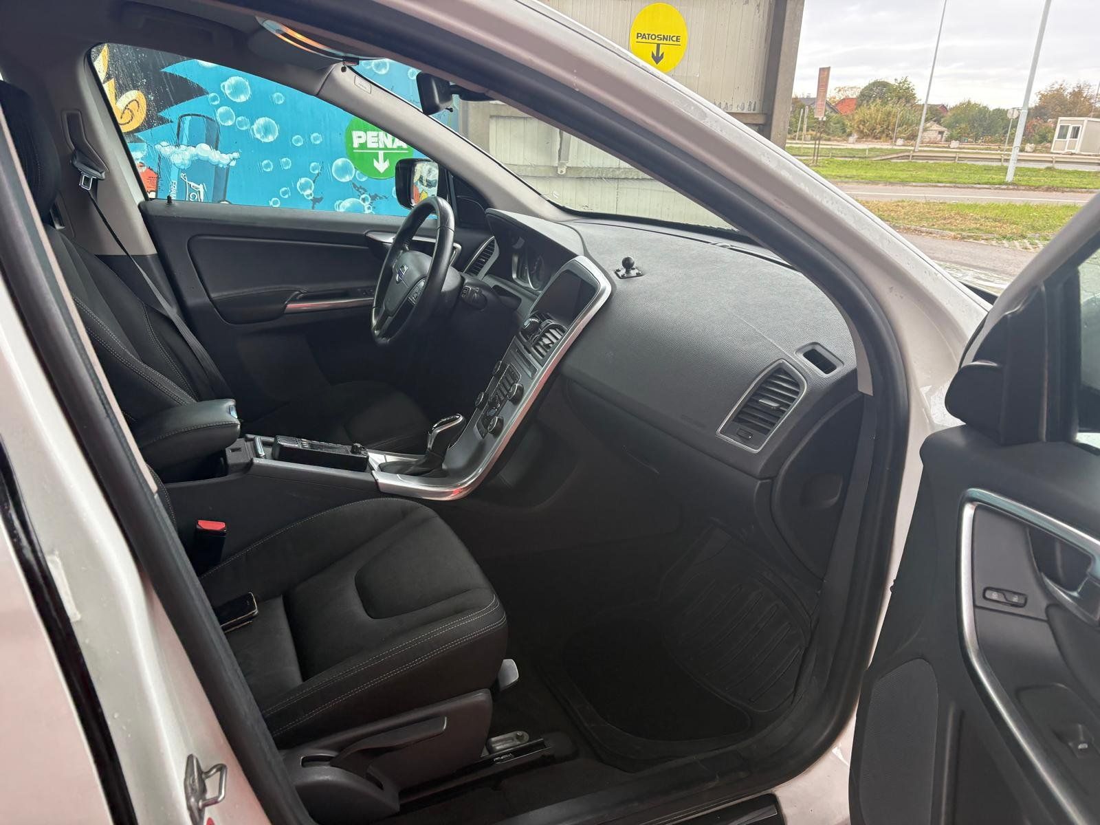 Volvo Automobili: Volvo XC60 D4 AWD – Usato da Giubiasco venduto da AUTOTECNICA 8