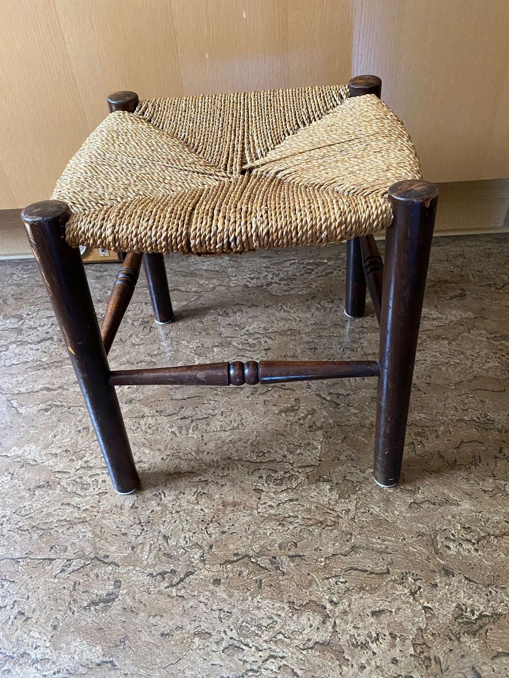 Sgabelli: Antiker Hocker mit originaler Bespannung, sehr bequem. – Usato da Stein AR venduto da claire009 3