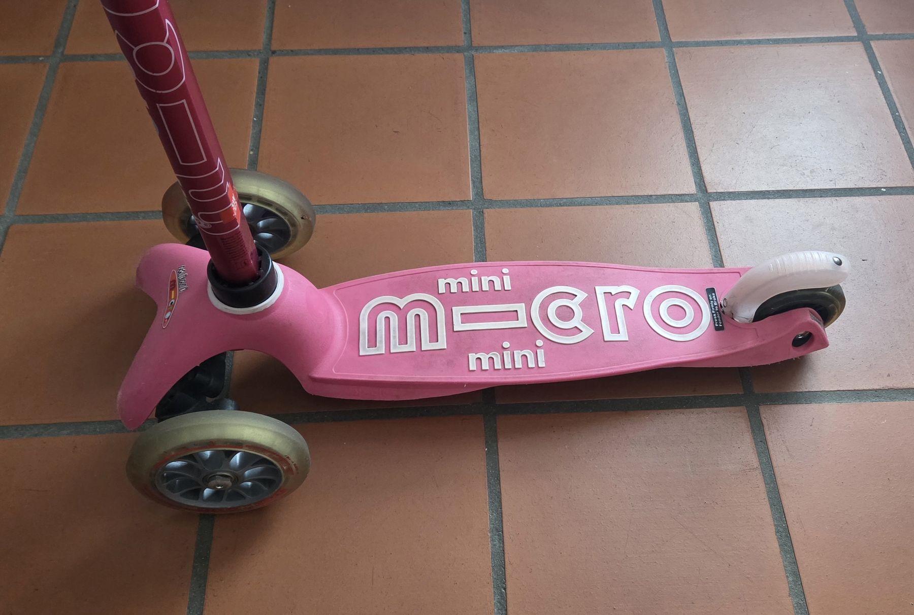 Micro Kickboard: Kickroller Micro Mini Deluxe pink mit Klingel – Usato da Ettingen venduto da ssc_dsr2 3