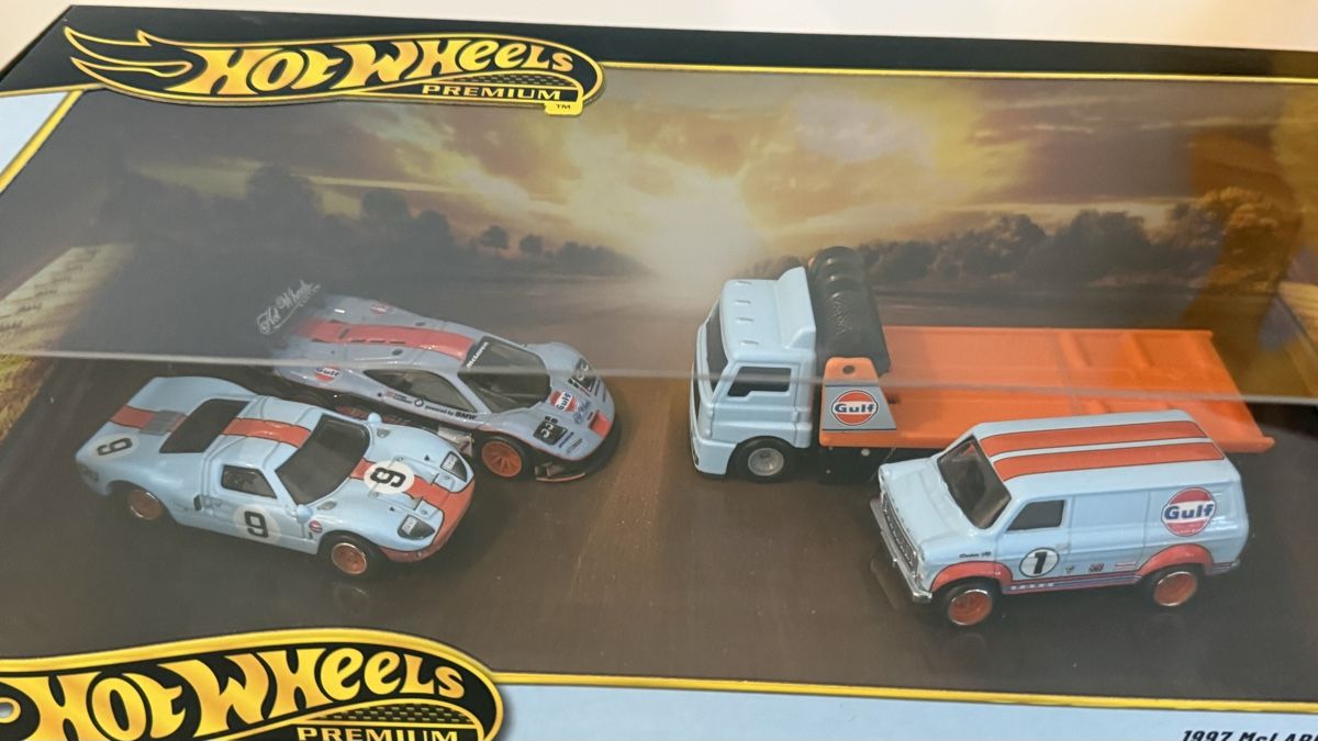 Hot Wheels Modellini d'auto: Hot Wheels Premium Gulf Set - Neu – Nuovo e nell'imballaggio originale da Basel venduto da Zomeg 5