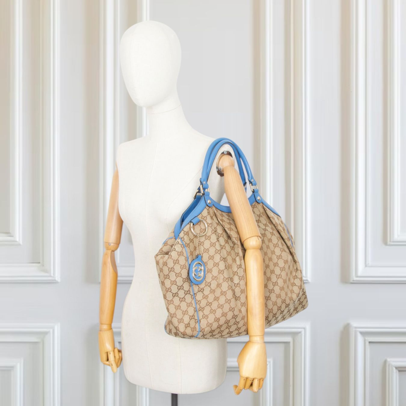 Gucci Sacs femmes: Gucci Sukey GG beige/blau – D'occasion à Binningen par Designerlabels 1