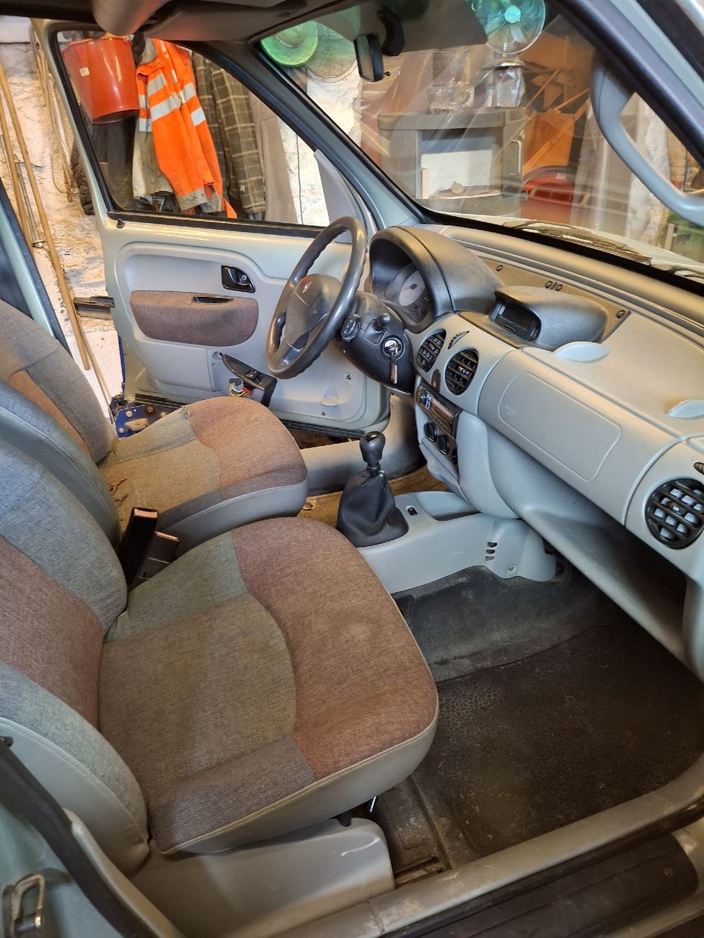 Renault Automobili: Renault Kangoo 1.6 16V 4x4 – Usato da Oberiberg venduto da Erich_Marty 9