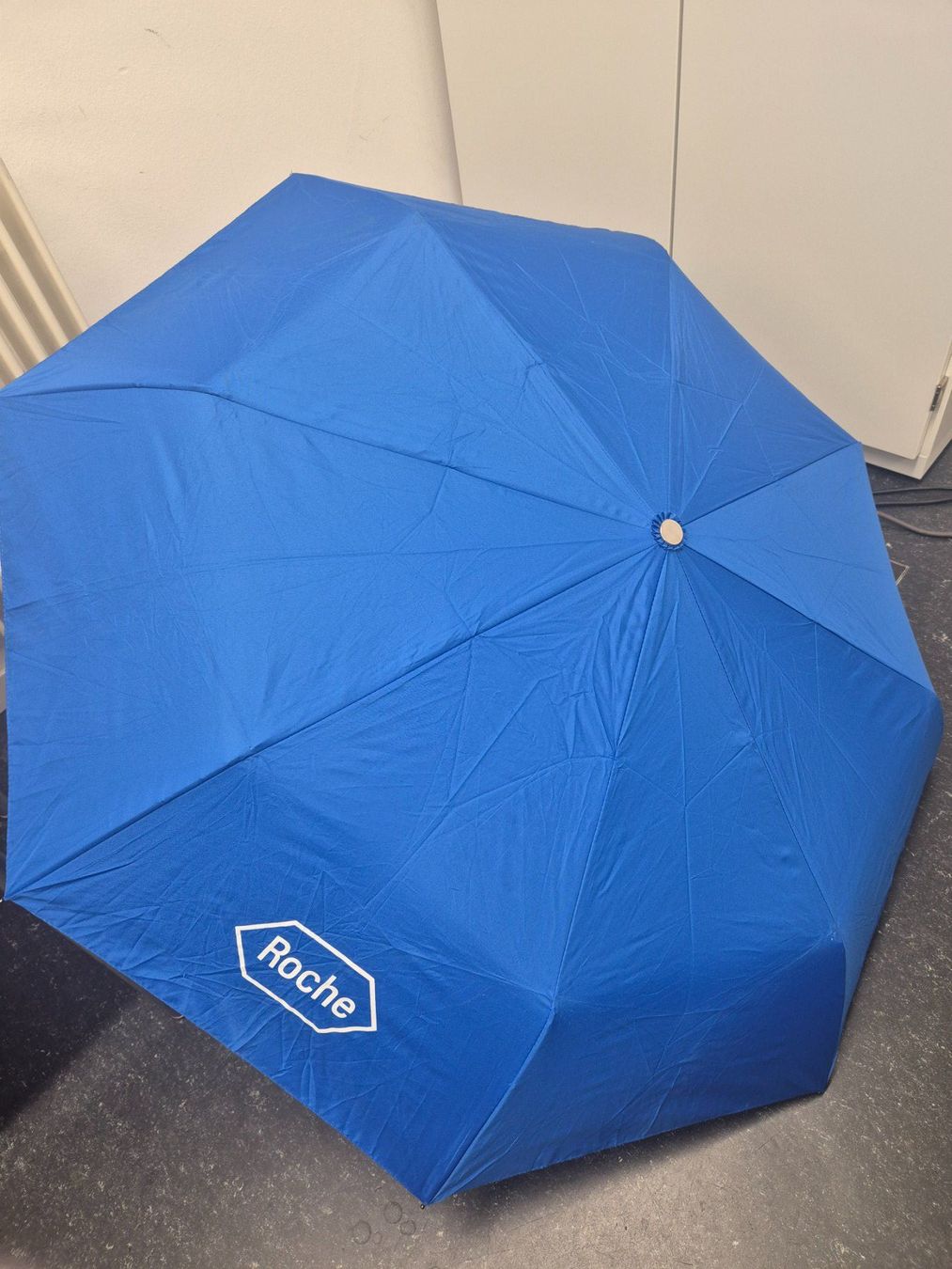 Ombrelli: 2 Regenschirme "Mobiliar und Roche" – Usato da Luzern venduto da lupol_Verwertungen 3