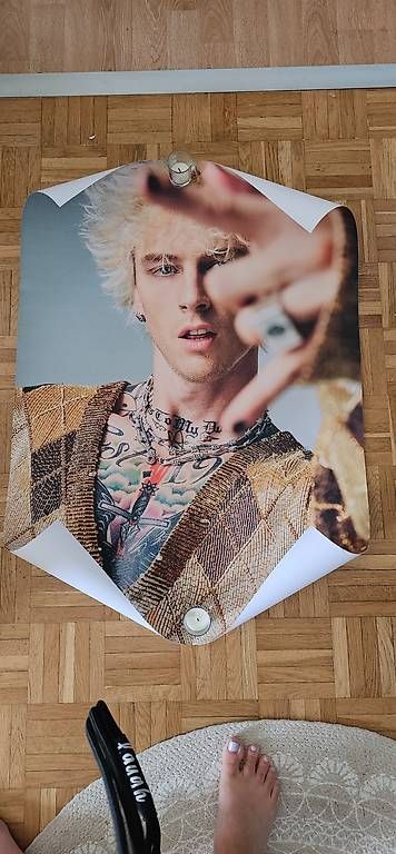 Foto & Immagini: Machine Gun Kelly Bilder – Usato da Rickenbach LU venduto da jess8421