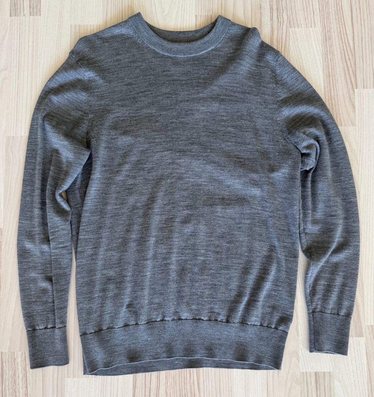 Lana: Hellgrauer Pullover 100% Merinowolle (Grösse M) – Usato da Birmensdorf ZH venduto da alb_2blb