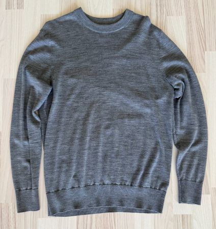 Hellgrauer Pullover 100% Merinowolle (Grösse M)