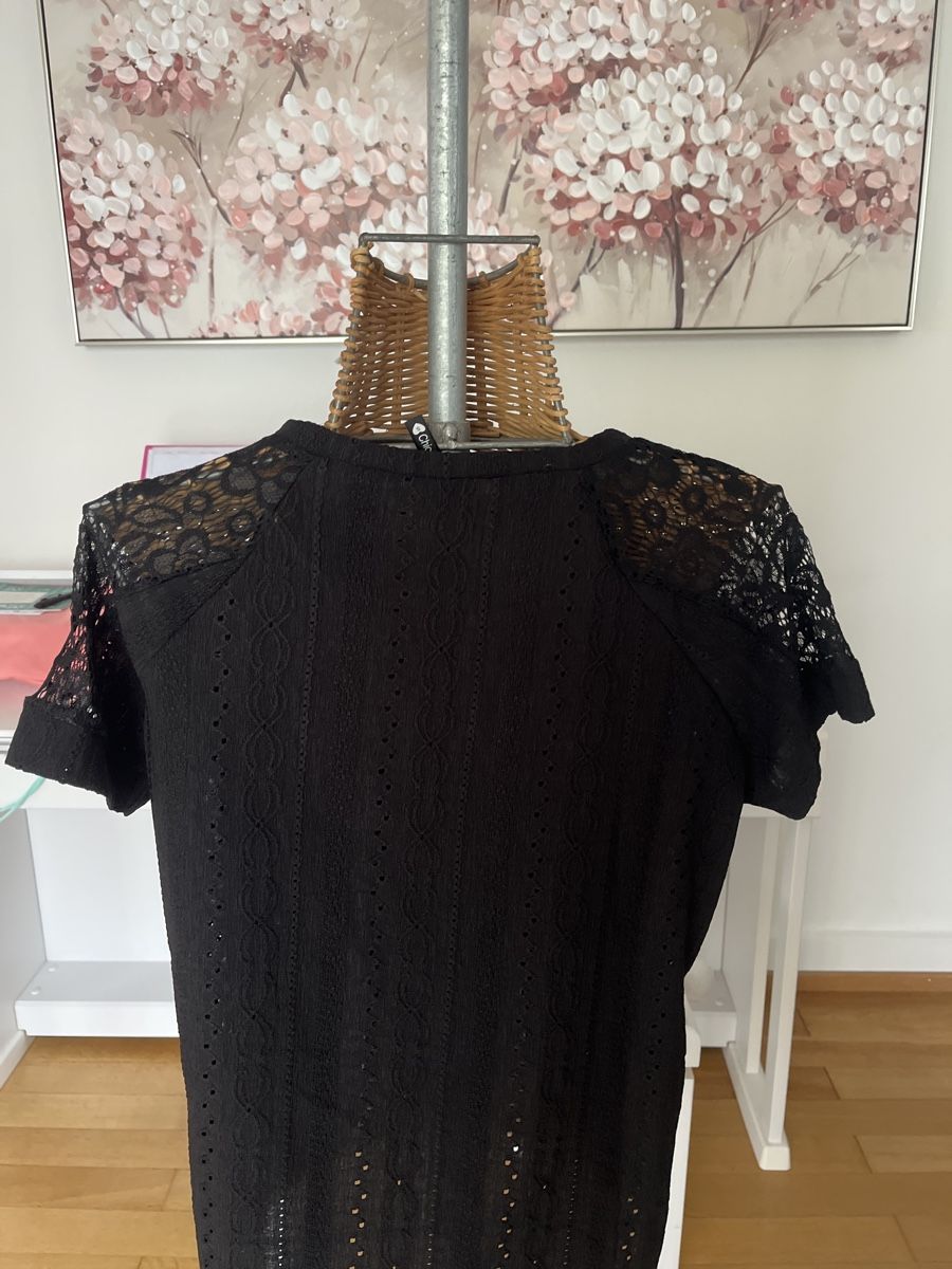 T-Shirts: Shirt mit Spitze, Grösse M – Gebraucht aus Solothurn von Bobesch08 3