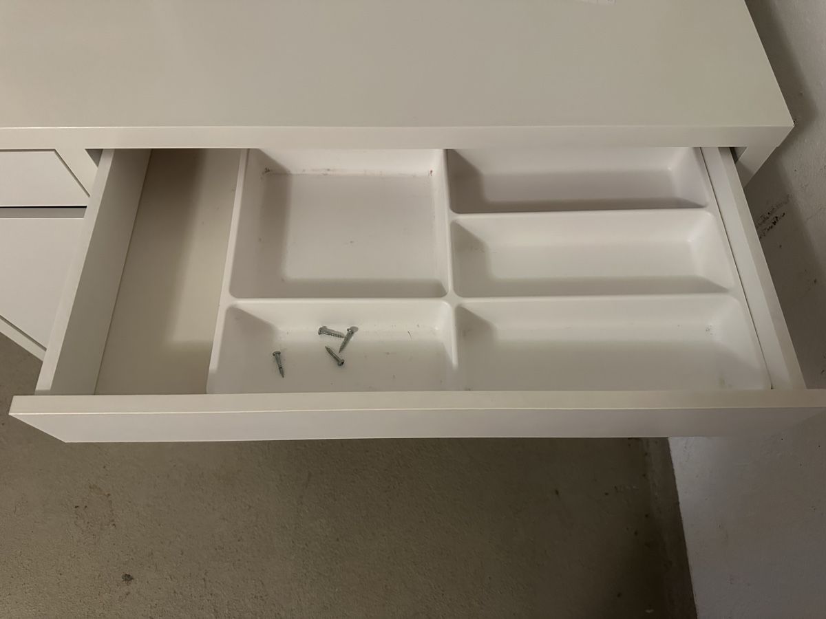 Scrivanie: Schreibtisch IKEA MICKE – Usato da Zufikon venduto da tam_gfx6 5