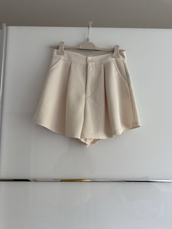 Kurze Hose Damen beige Grösse xs guter Zustand