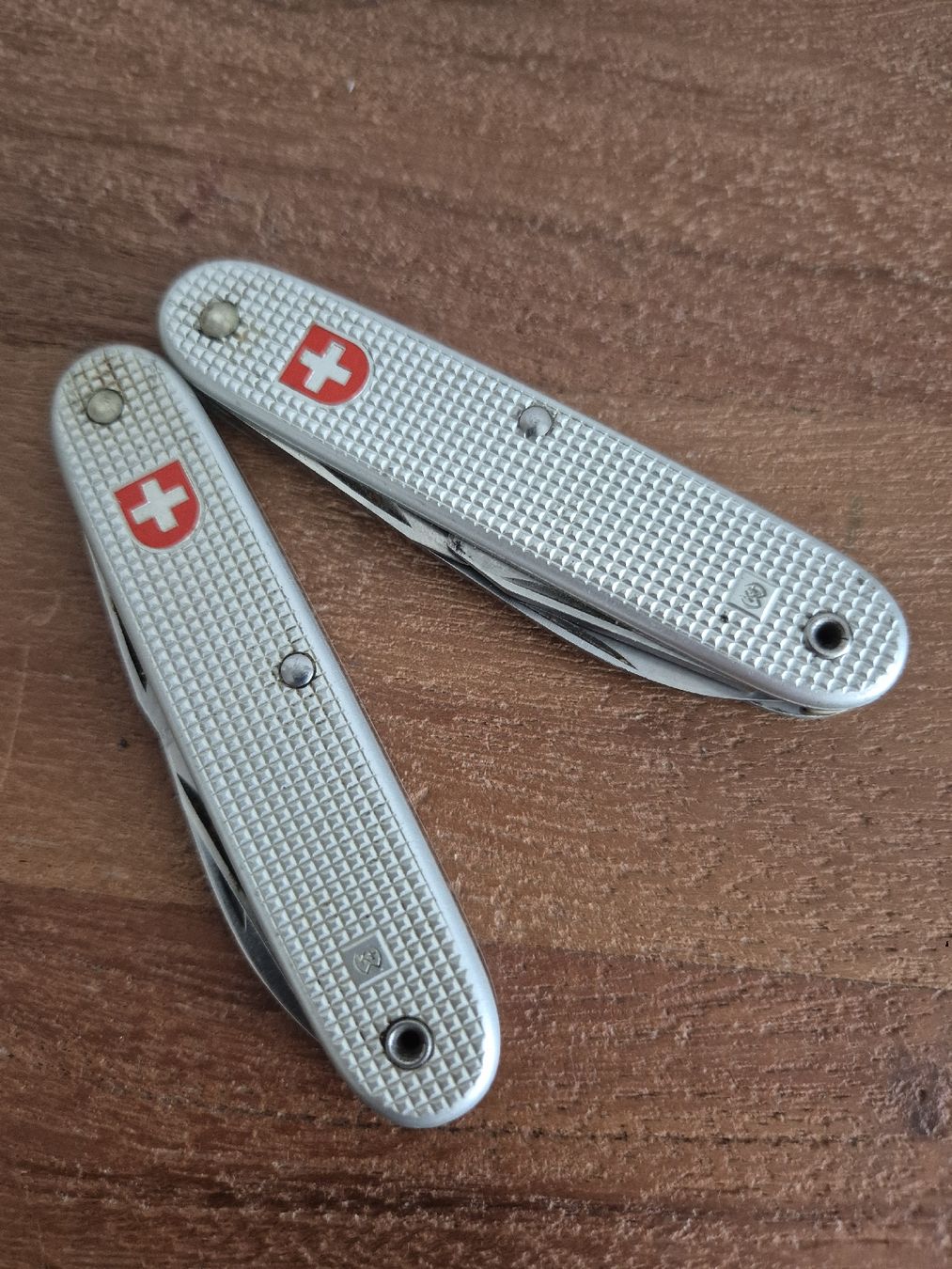 Schweizer Armee Coltelli tascabile: Zwei CH Armee-Sackmesser – Usato da Zürich venduto da Dalema13 3