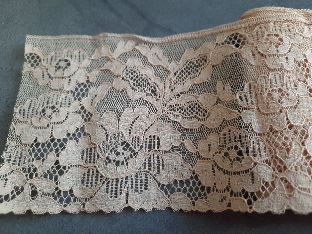 Dentelle Ancienne Très Large (74 Cm) - Pièce Vintage Parfaite Pour La Décoration Ou La Couture