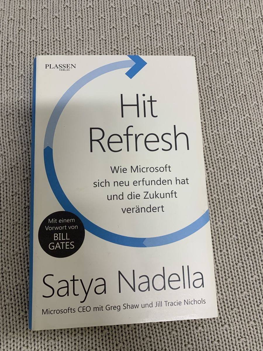 Libri: Satya Nadella: Hit Refresh - Microsoft Top Manager Buch – Usato da Niederrohrdorf venduto da mitchelicious