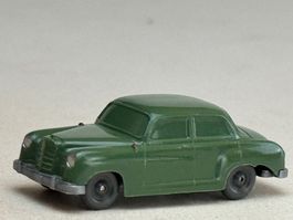 EB- Wiking Mercedes 220 maigrün unverglast