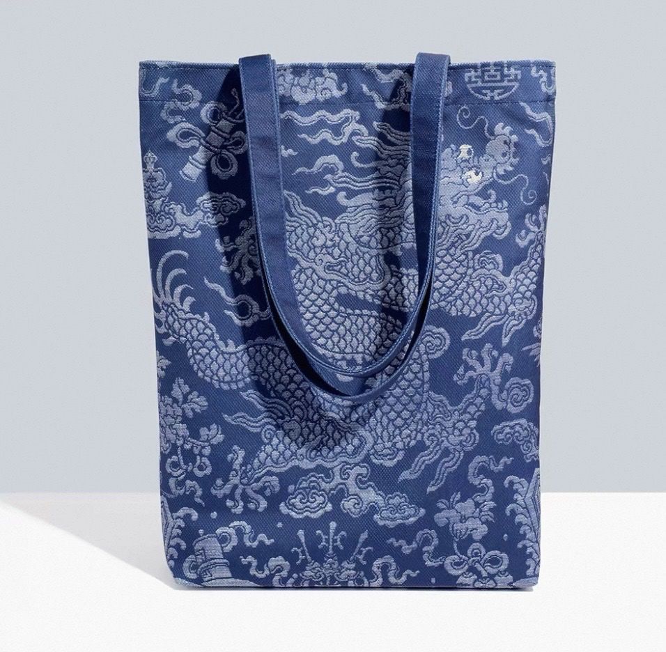Taschen für Damen: Tragetasche-    Der Glücksdrache bringt Segen – Neu und originalverpackt aus Frauenfeld von Lascalar686