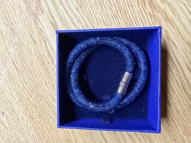 Bracciali & Braccialetti: Swarovski Armreif blau, neu, funkelnd – Nuovo e nell'imballaggio originale da Domat/Ems venduto da chrislassi 2