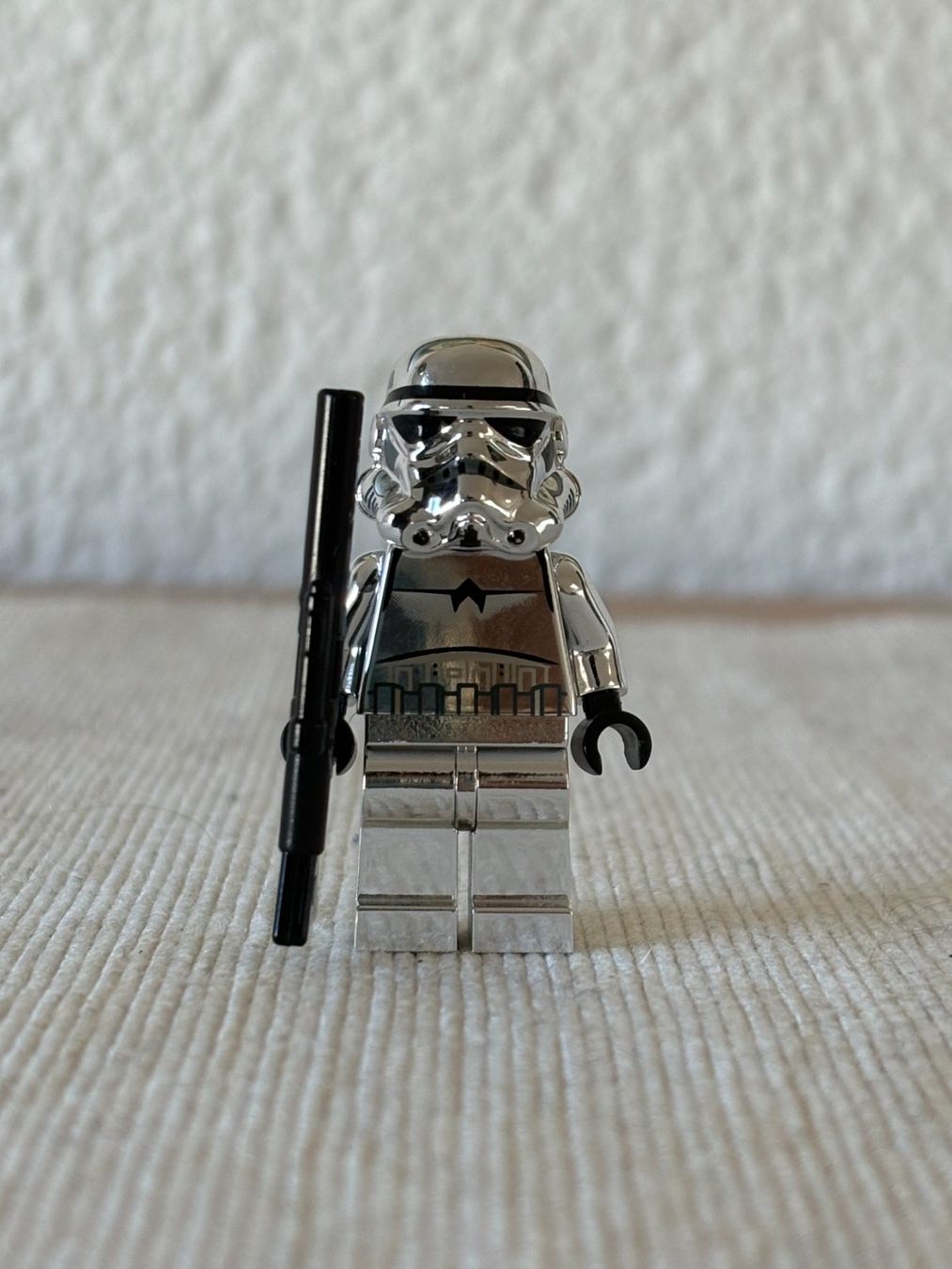 Lego Statuette: LEGO Star Wars Chrome Stormtrooper – Usato da Nidau venduto da LEGOBrickMT