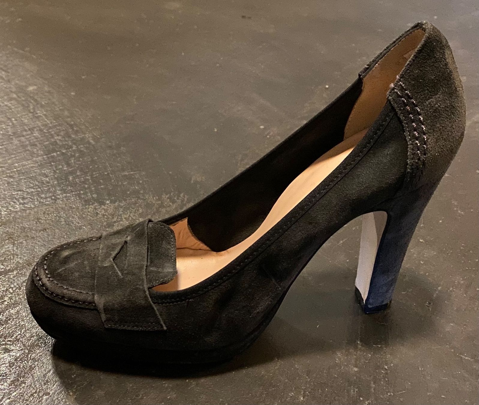 Damenschuhe: Pumps graues Wildleder ungetragen 37.5 – Neu (gemäss Beschreibung) aus Chur von simhofstr